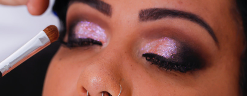 ¿Qué es el maquillaje con glitter?