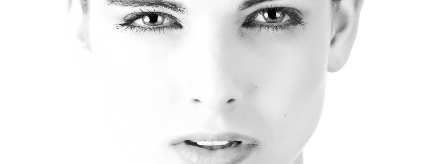 ¿Cómo hacer una buena limpieza facial de forma natural?
