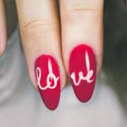 ¿Qué son las uñas stiletto?