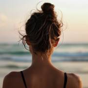 ¡Peinados de Chica Cómodos para Disfrutar al Máximo en la Playa!